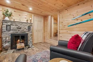 Image of Riverfront Retreat in the White Mountains - 3BR Cozy Escape Near Ski & Hike