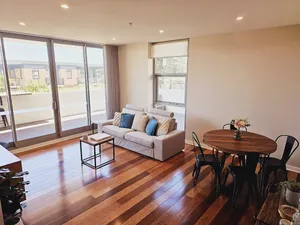 Image of Spacious Modern Apartment in Prime Location