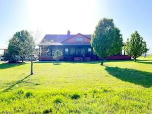 Image of Luxurious farm house! 5-bed, 4 bath, pool and spa.