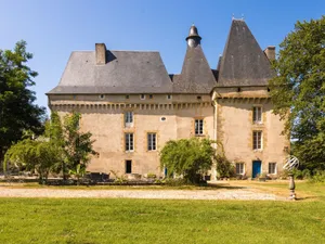 Image of Holliday home in a beautiful Chateau with Pool and restaurant.