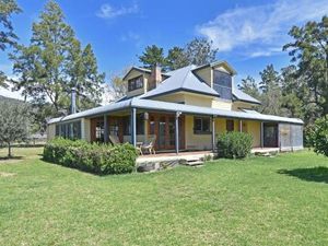 Image of Soldiers Cottage picturebook vineyard home