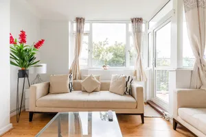 Image of Cosy 3 Bed Flat Ideal for Trips to London