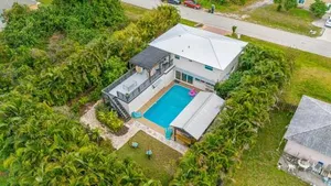 Image of Luxury Tropical Oasis-4 BedRm Private Pool Retreat