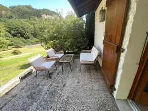 Image of Maisonnette dans la vallée verte