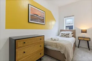 Image of Beautiful House - Sleeps up to 7 - Free Parking, Fast Wifi and Smart TV by Yoko Property