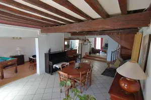 Image of Maison chaleureuse et de détente avec piscine et spa