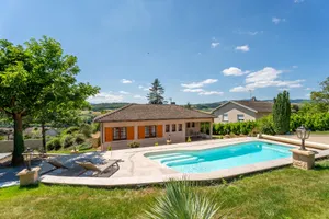 Image of Gite des ifs piscine, jacuzzi dans le Beaujolais