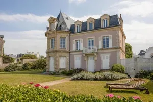 Image of Villa Les Hirondelles - Appartement avec Jardin Front de mer