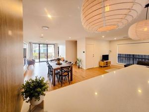 Image of Stylish Stay 4BR Central Wagga