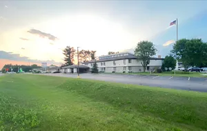Image of Econo Lodge Inn & Suites