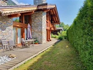 Image of Chalet Spacieux à Chamonix pour 9 – Vue Panoramique Mont-Blanc, Jacuzzi, Jardin & Parking