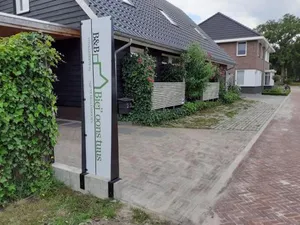 Image of B&B Biej' oons tuus