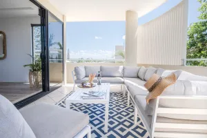 Image of Live like a local In The Heart of Moffat Beach