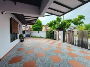 Image of Family 15 Pax Corner Lot House / Free WiFi
