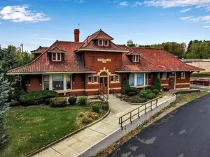 Image of Historic Springville Train Depot Inn Hotel Apartment