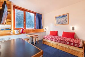 Image of Jolie Studette a cot des pistes