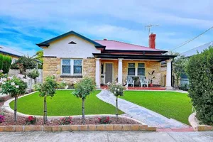 Image of Cozy Beach Cottage Steps from Beach Jetty