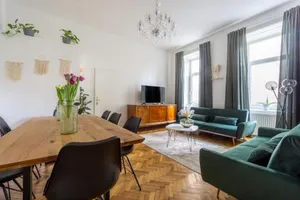 Image of Central apartment in Viennese old building