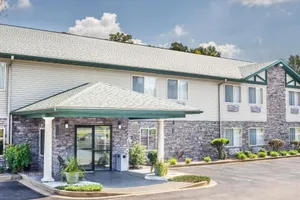 Image of Super 8 By Wyndham Louisa