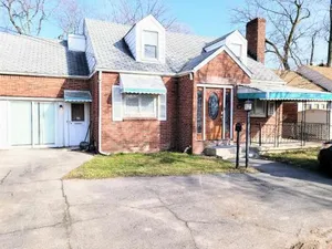 Image of Sweet home, King bed, backyard and parking