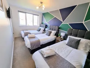 Image of Modern house with free parking