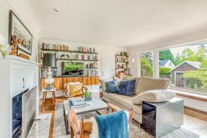 Image of Lake Oswego Mid-Century