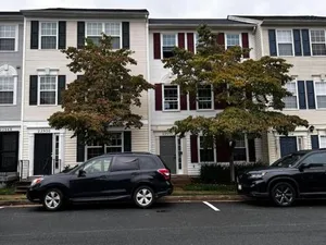 Image of 7 minutes to IAD upstairs room in DC Metro area Middle size room
