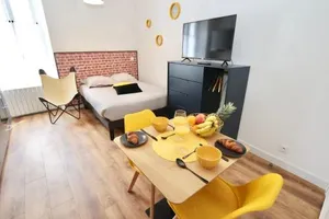 Image of L'Ocre- Cosy street studio