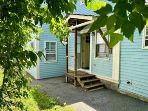Image of Traveler’s Den in Medford