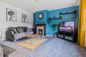 Image of Rookwood house - spacious home with free parking - Short Stay Leeds