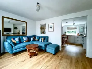 Image of Welcoming 2 bed townhouse near town centre & beach