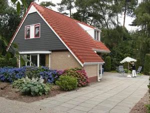 Image of Well-kept house with garden, near De Lemelerberg