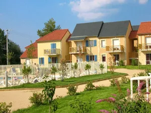 Image of Colorful home in a castle-rich setting in Perigord