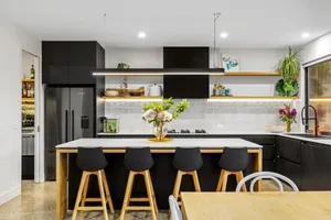 Image of Sensational 4 Bedroom House - Free Parking - Free WIFI