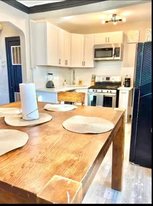 Image of Quiet 1BR, Eat-In Kitchen, Close to Midway