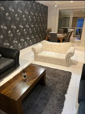 Image of Beautiful 6 Bedroom with spacious Lounge & Rooms Free parking