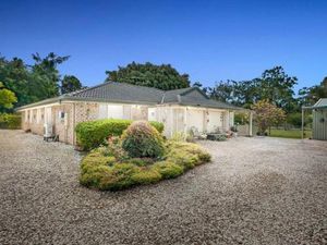 Image of Spacious cottage at Burpengary with Garden view