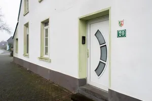 Image of Stay and Work Apartment - 8 single beds - Garage