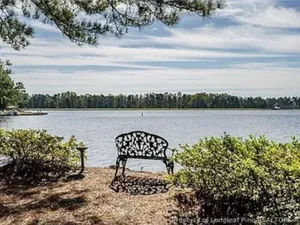 Image of Modern 3br Lake front home