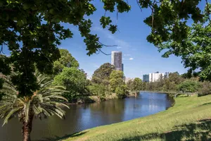 Image of 02P Bright 2Bedroom Abnb Style Apt nr Westfield with Free Parking