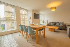 Image of Henrys Apartment, DO NOT BOOK UNLESS YOU LIKE CLUB NOISE