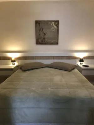 Image of Wall Street Flat Service