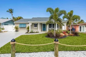 Image of Mid Island - Villa Hibiscus - Fort Myers Beach - Roelens Vacations