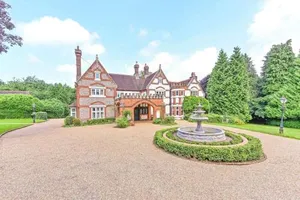 Image of Exquisite Manor House in Surrey Hills