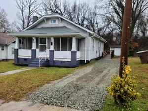 Image of Next to Downtown Greensboro Bungalow Rooms