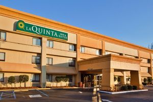 Image of La Quinta Inn & Suites by Wyndham Savannah Southside