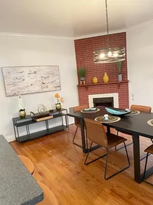 Image of 2 Bedroom Apt - Stylish, Modern, And Convenient!