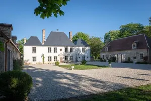 Image of Le Château du Sollier - Charme calme et confort climatisation à 5mn du peage