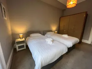 Image of Bright 3 Bedroom Edinburgh City Apt