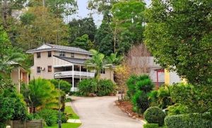 Image of Exec large house close to shops,train and  buses